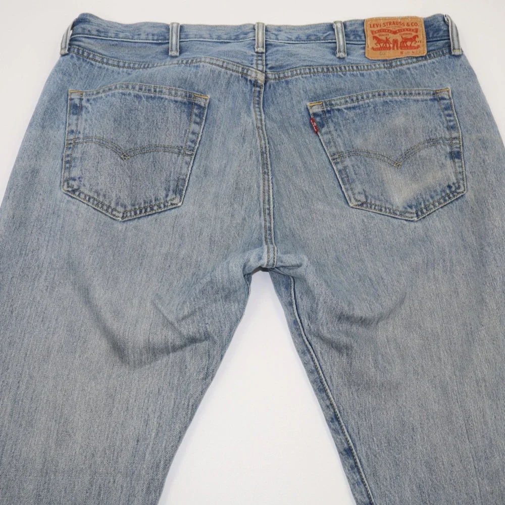 Levis 501 Men Original Fit Button Fly Straight Leg Light Wash Blue Jeans 38 x 32